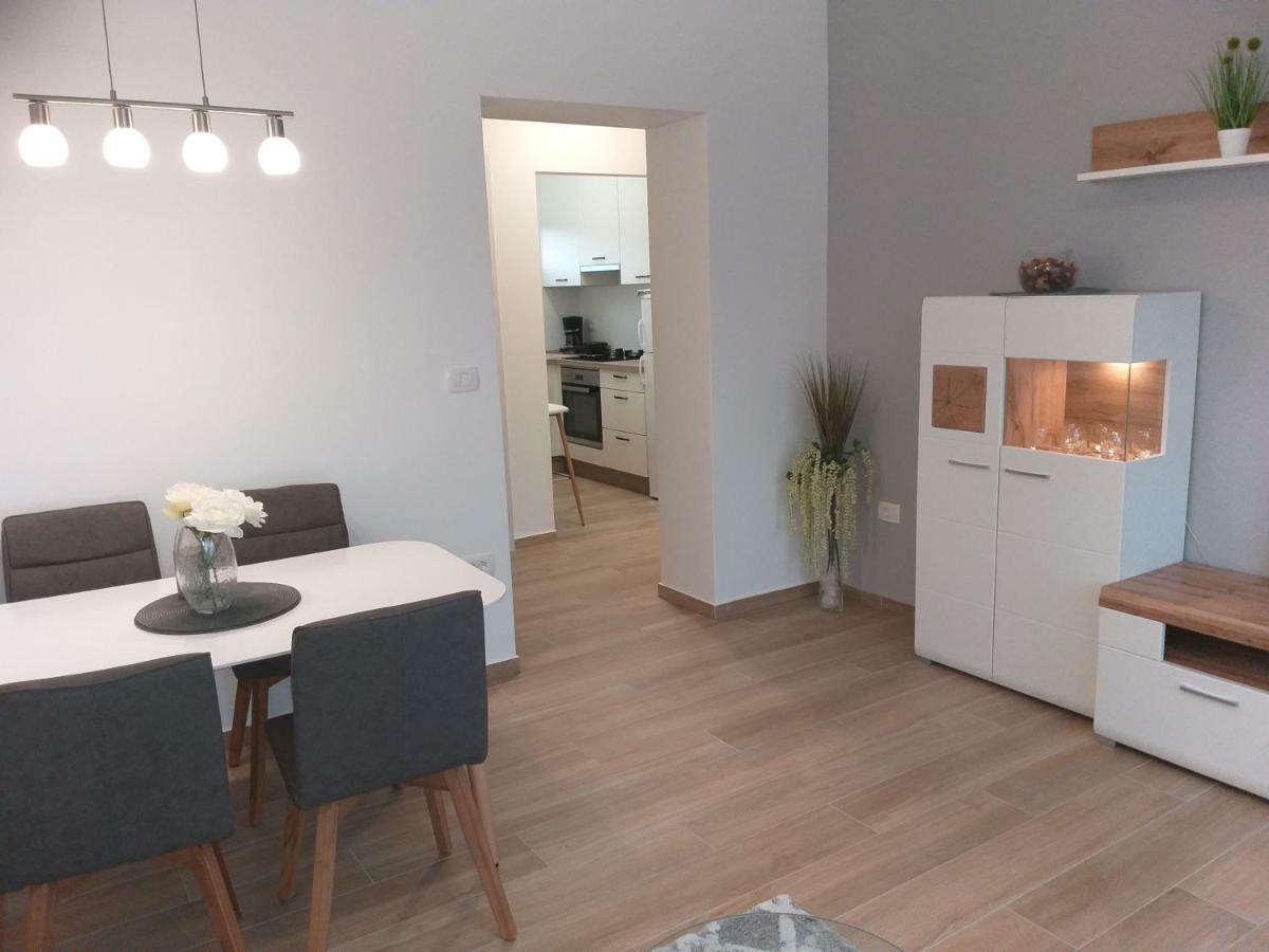 Apartman Luka Pula Exterior foto